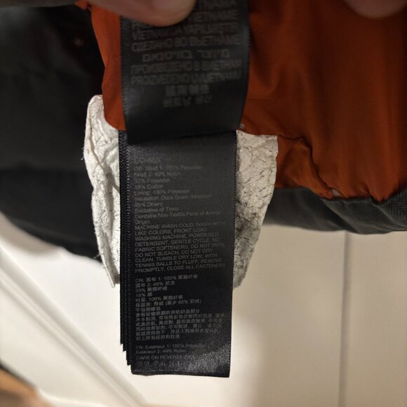 $495 Marmot 700 Down Fill Puffer Hooded Jacket/ Coat / Wiinter Parka - Medium - Picture 5 of 13